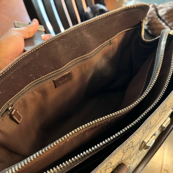 Authentic GUCCI GG Supreme Briefcase.  Brown Trim. - Picture 5 of 7
